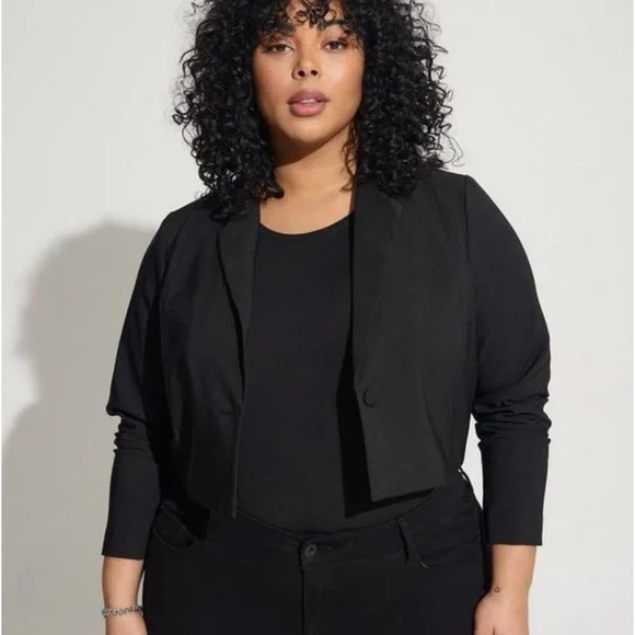 Torrid black Studio Refined Crepe Cropped Blazer jacket 5x - Picture 1 of 7